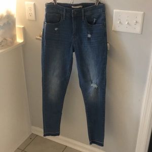 Levi’s 721 high rise skinny jean, size 28